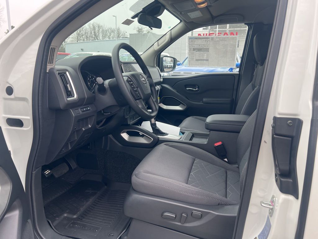 2025 Nissan Frontier King Cab SV photo 12