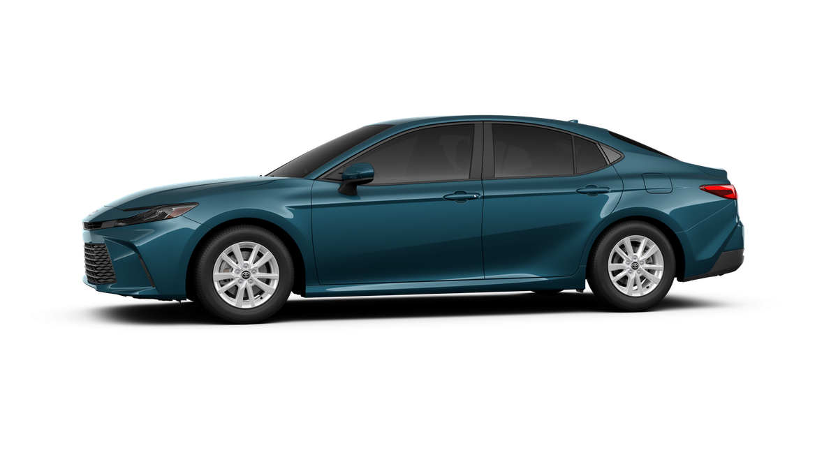 2025 Toyota Camry LE photo 3