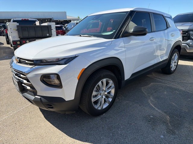 2023 Chevrolet Trailblazer LS photo 2