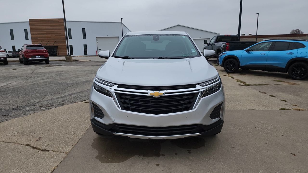 2022 Chevrolet Equinox LT photo 3