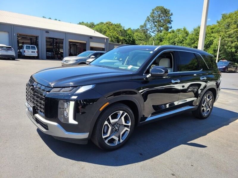2024 Hyundai Palisade Limited photo 2