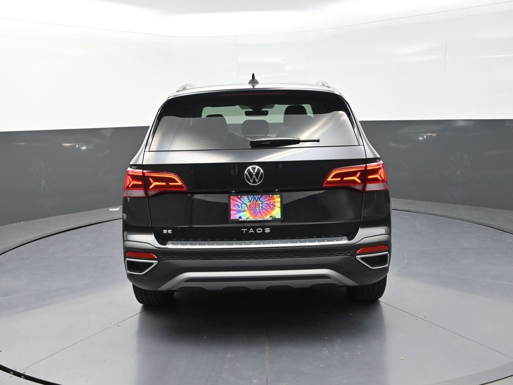 2024 Volkswagen Taos SE photo 4