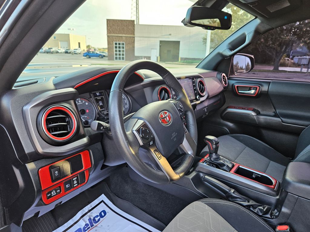 2020 Toyota Tacoma TRD Sport photo 19