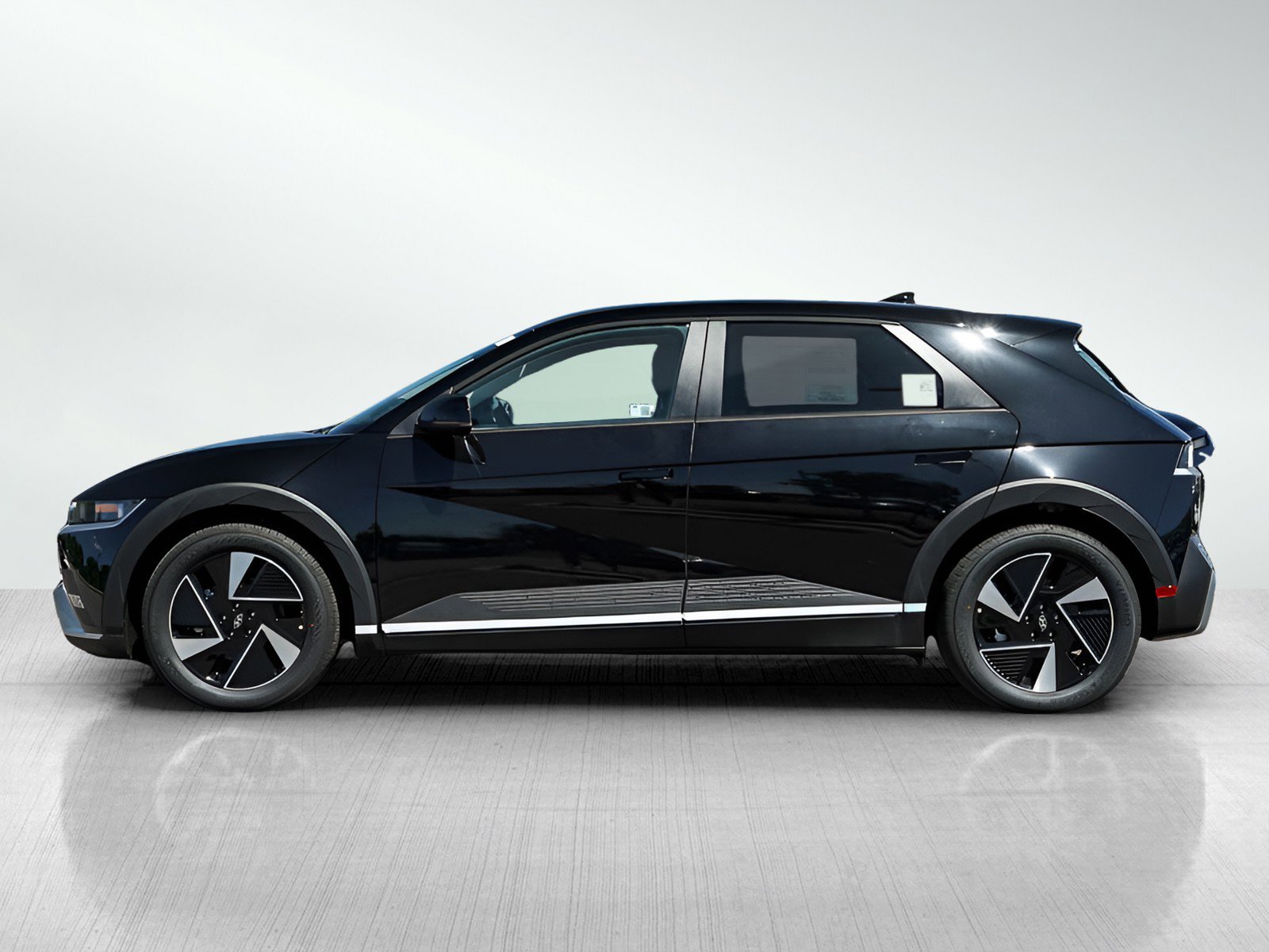 2025 Hyundai Ioniq 5 SE photo 3