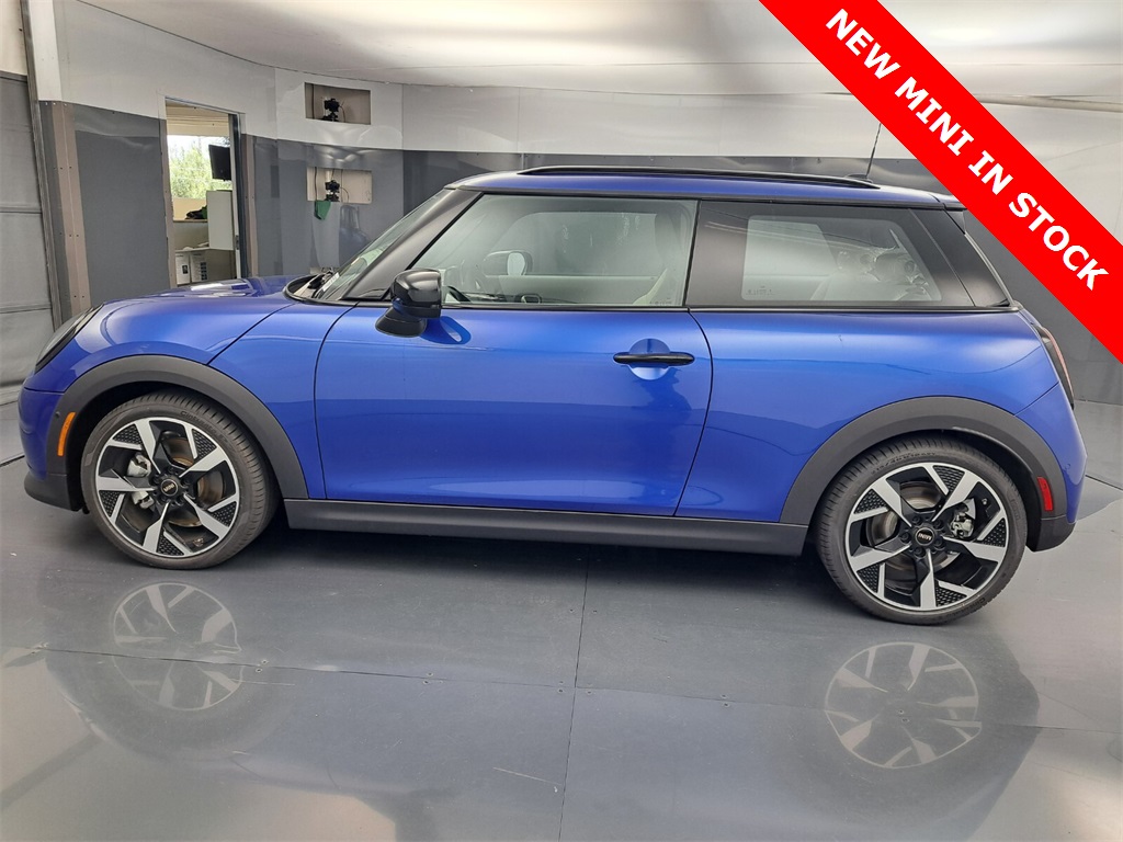 2025 Mini Cooper 2 Door Hardtop Signature photo 6