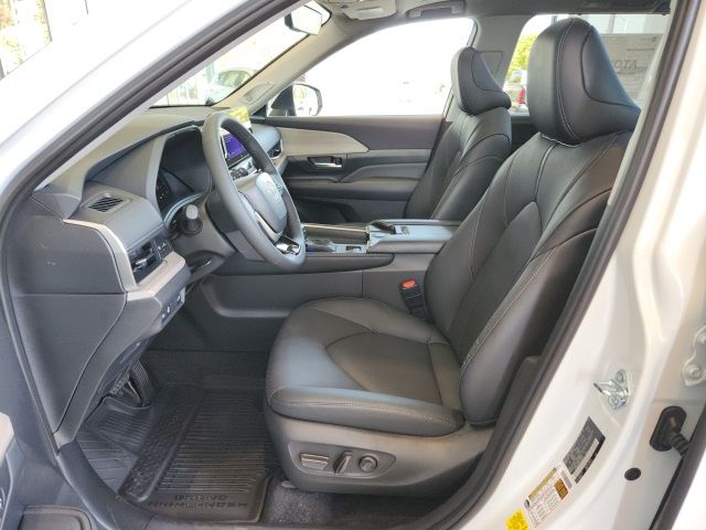 2025 Toyota Grand Highlander Limited AWD photo 12
