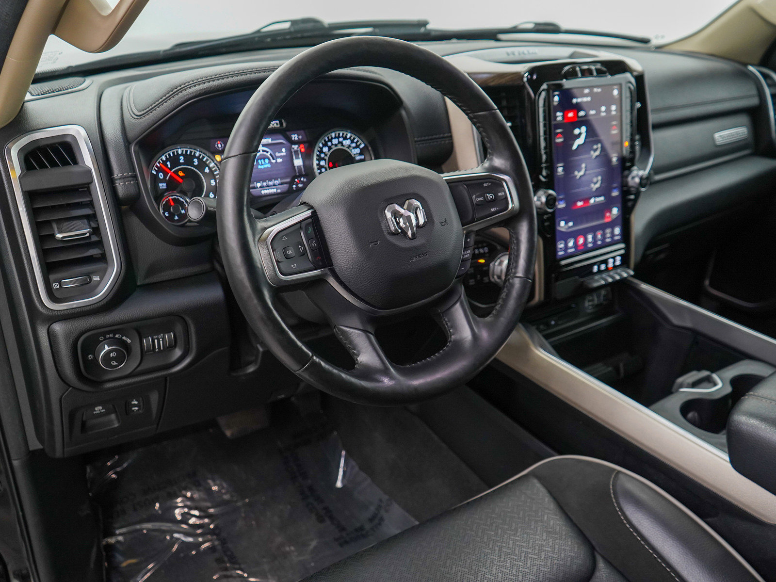 2019 Ram 1500 Laramie photo 17