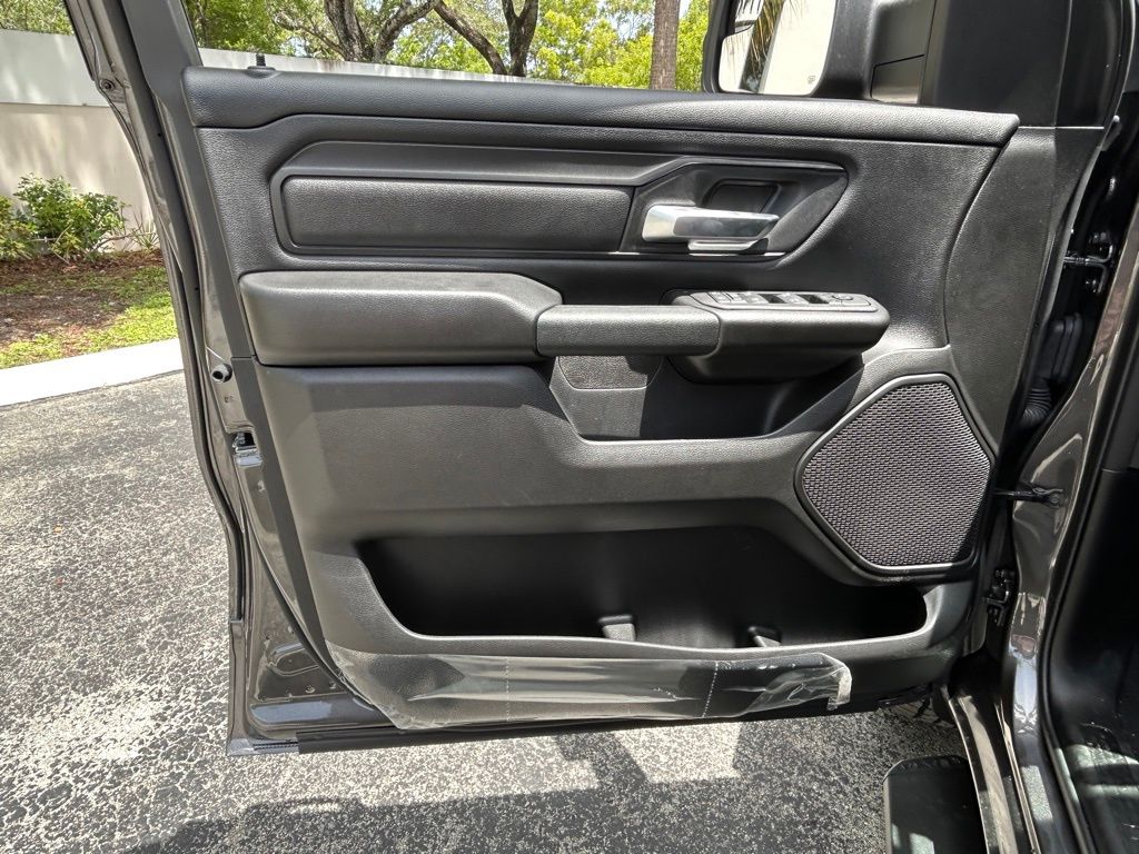 2025 Ram 1500 Tradesman photo 27
