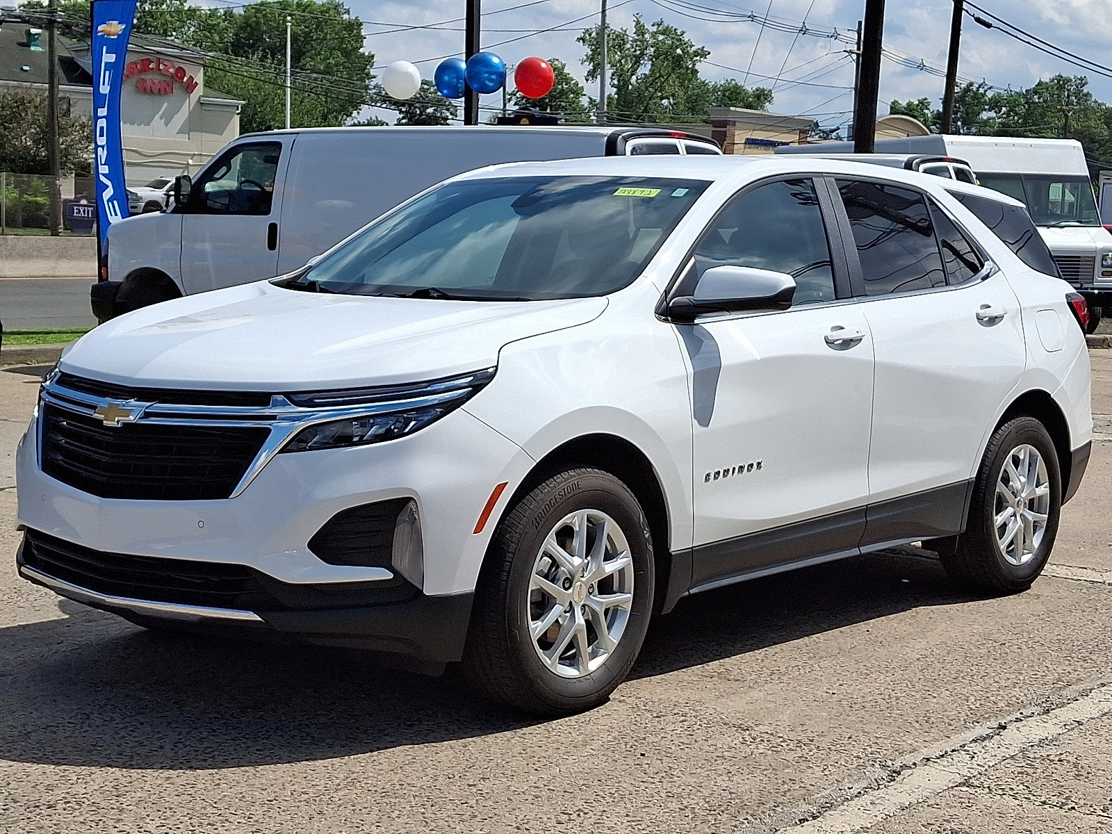 2024 Chevrolet Equinox LT photo 3