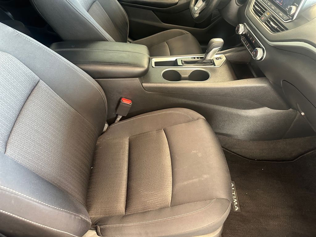 2022 Nissan Altima 2.5 SV photo 13