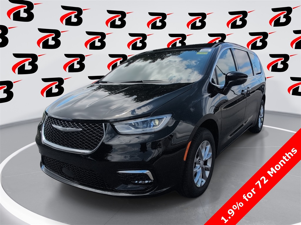 2026 Chrysler Pacifica Select's photo