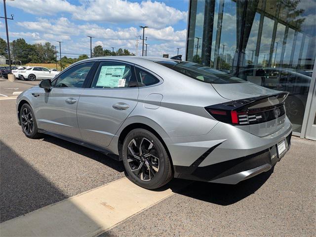 2025 Hyundai Sonata SEL photo 2