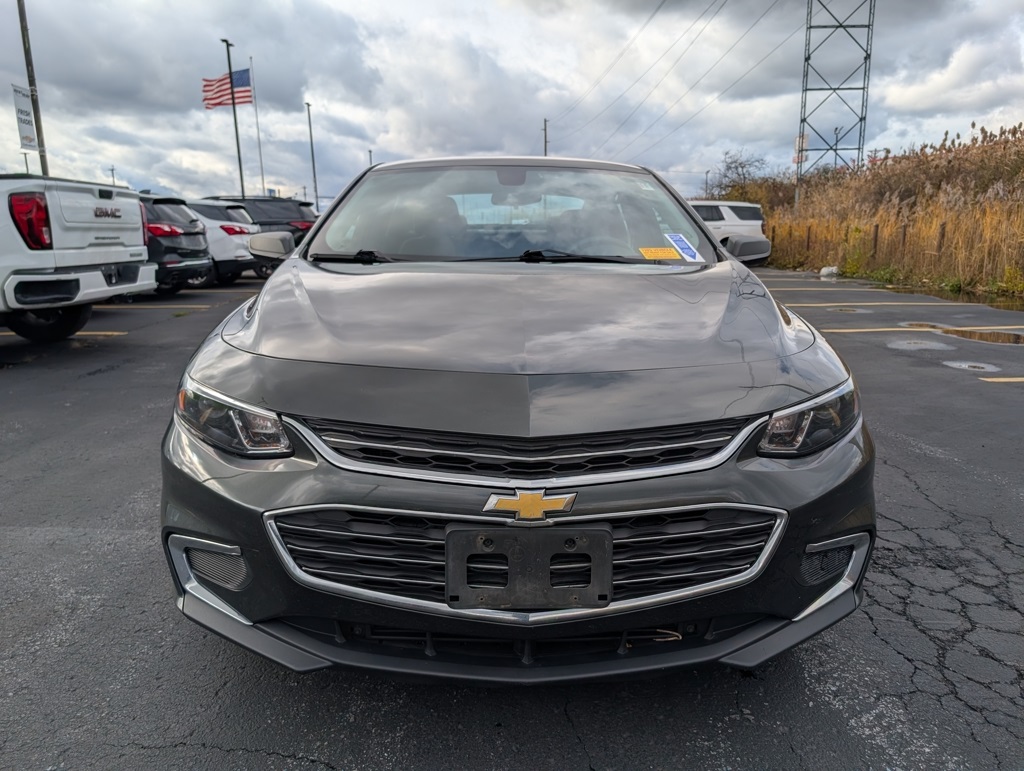 2017 Chevrolet Malibu photo 2