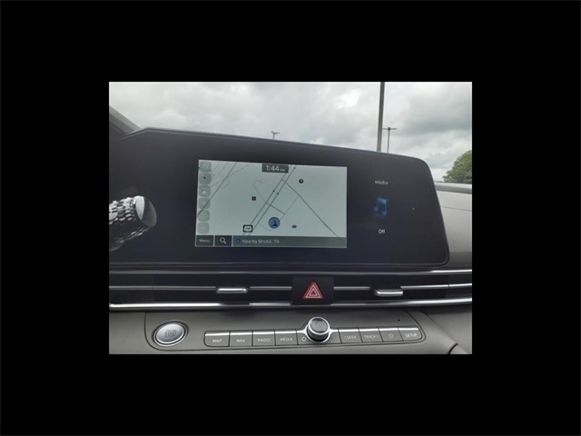 2024 Hyundai Elantra SEL photo 8