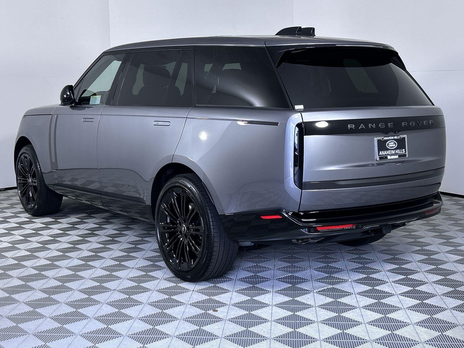 2025 Land Rover Range Rover SE photo 2