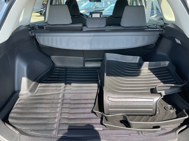2020 Toyota RAV4 Hybrid XLE photo 10