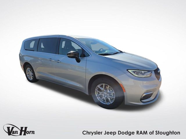 2026 Chrysler Pacifica Select's photo