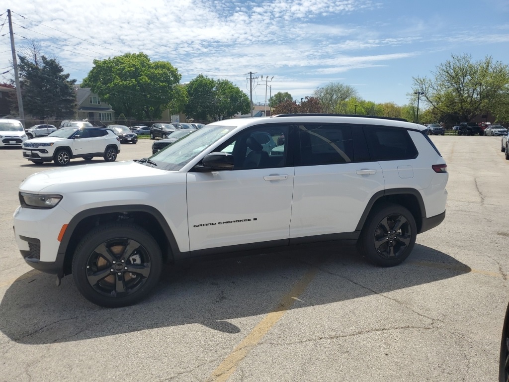2025 Jeep Grand Cherokee Altitude X photo 4