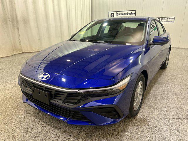 2025 Hyundai Elantra SE photo 3