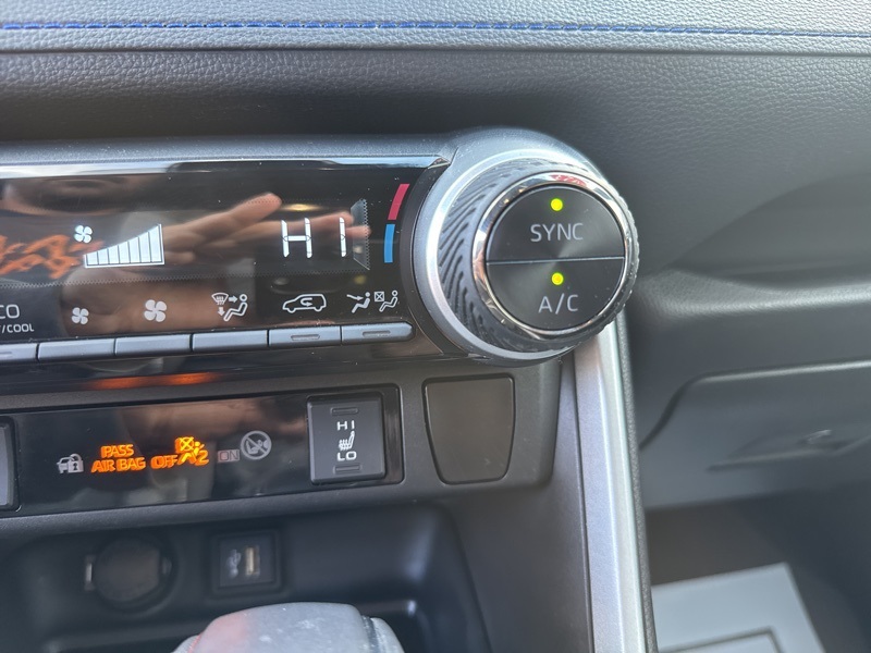 2023 Toyota RAV4 Hybrid XSE photo 29