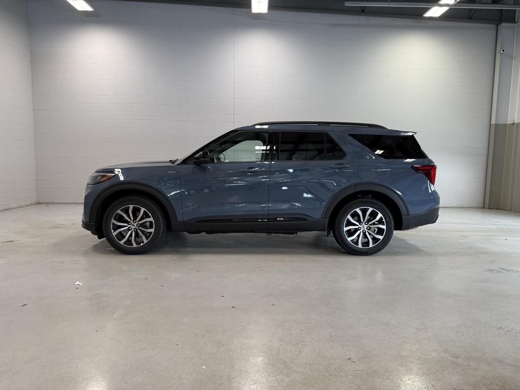 2026 Ford Explorer ST-Line photo 3