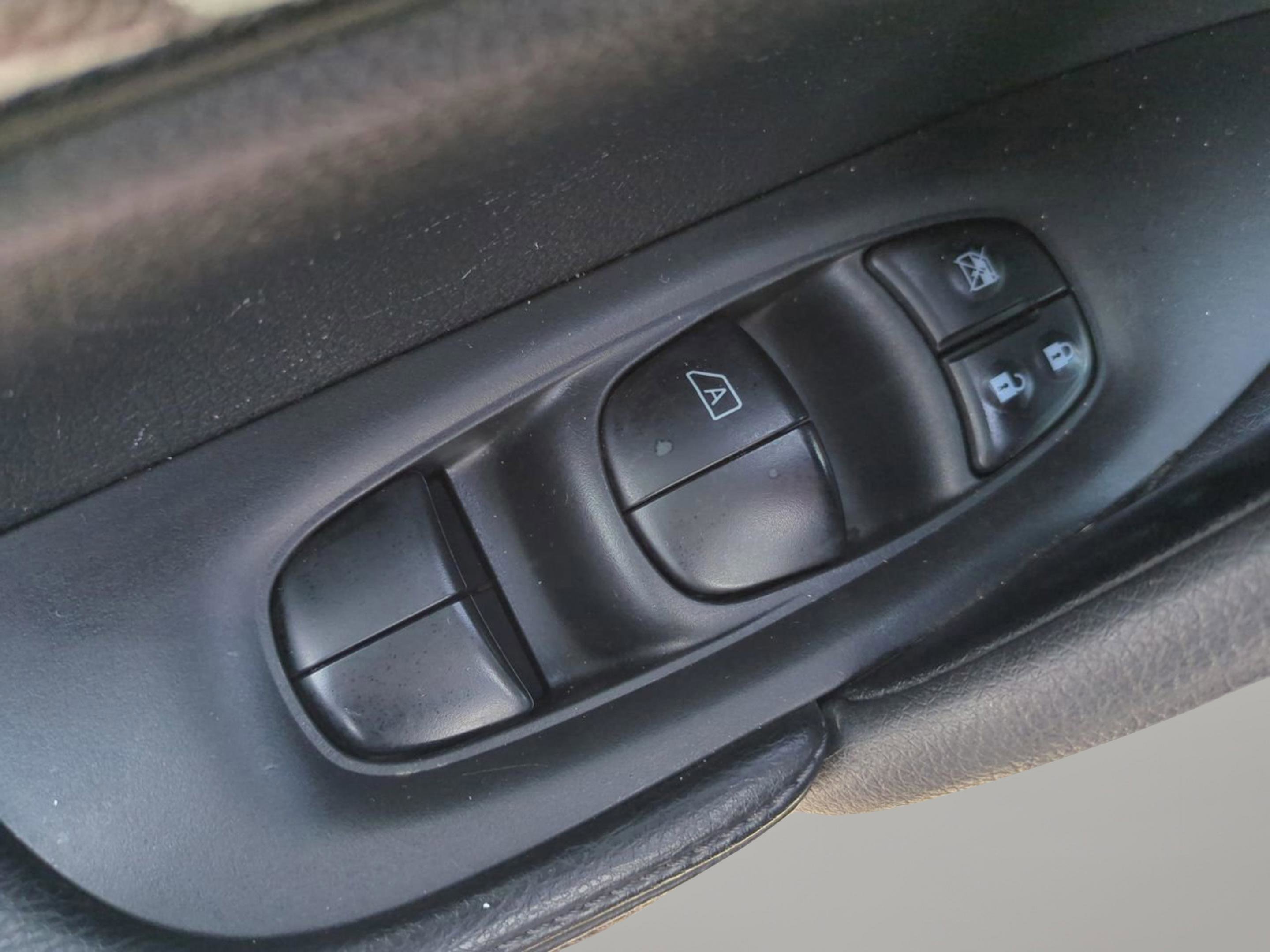 2016 Nissan Rogue SL photo 23