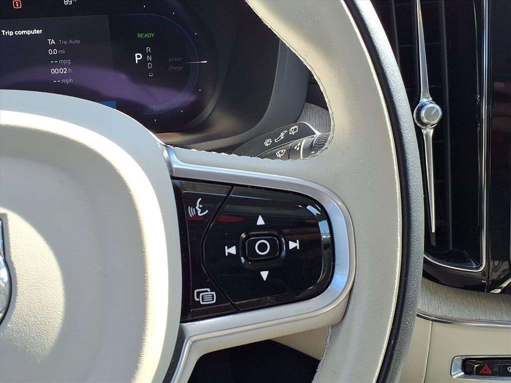 2022 Volvo XC60 Recharge Hybrid Inscription photo 11