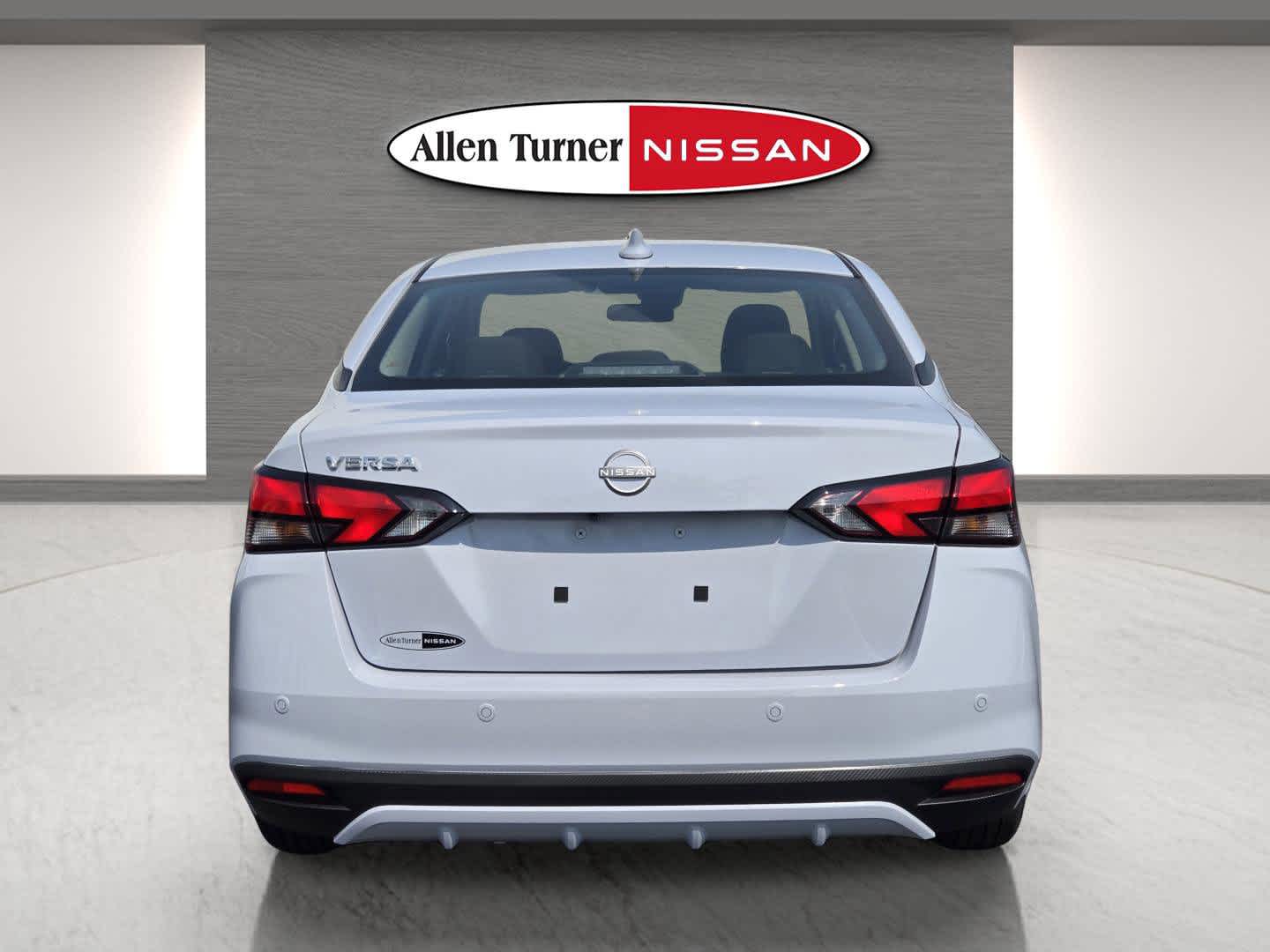 2025 Nissan Versa SV photo 7