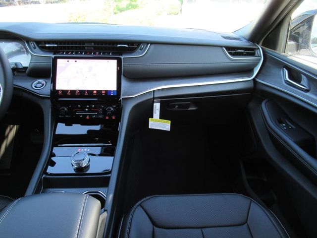 2025 Jeep Grand Cherokee Limited photo 13