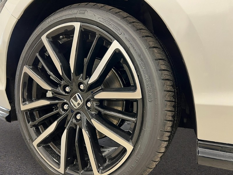 2025 Honda Accord Hybrid Touring photo 9