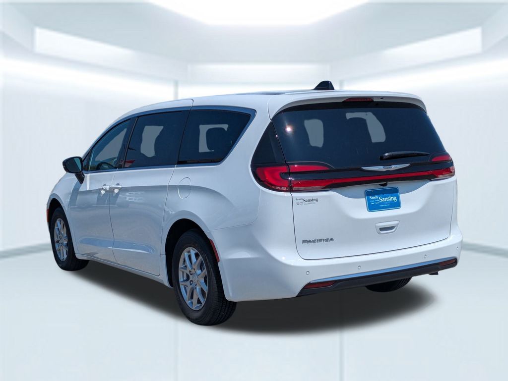 2026 Chrysler Pacifica photo 3