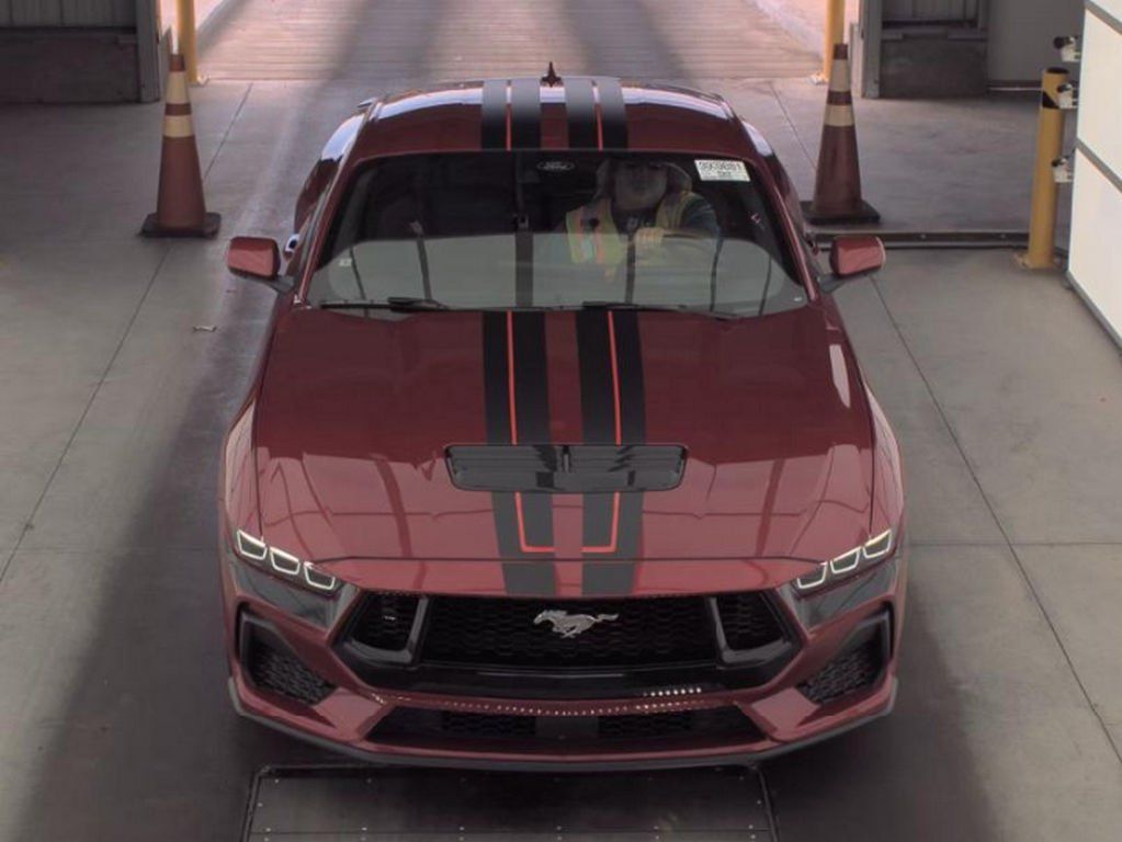 2024 Ford Mustang GT photo 2