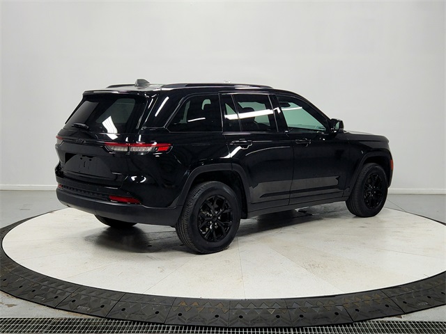 2024 Jeep Grand Cherokee Altitude X photo 2
