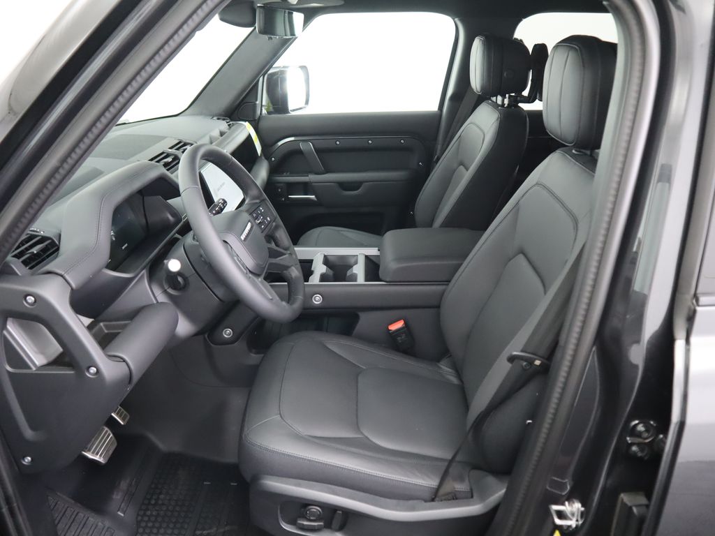 2025 Land Rover Defender 110 X photo 18