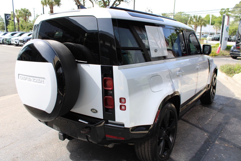 2023 Land Rover Defender 110 X-Dynamic SE photo 6