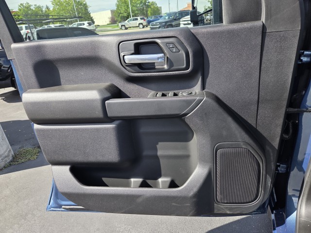 2025 Chevrolet Silverado 2500HD Custom photo 12