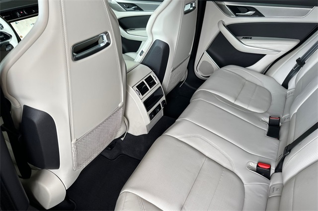 2025 Jaguar F-PACE P250 R-Dynamic S photo 10