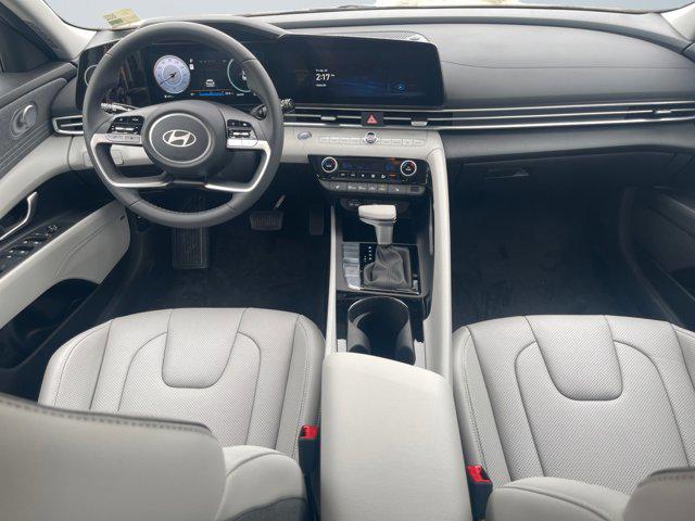 2025 Hyundai Elantra Limited photo 10