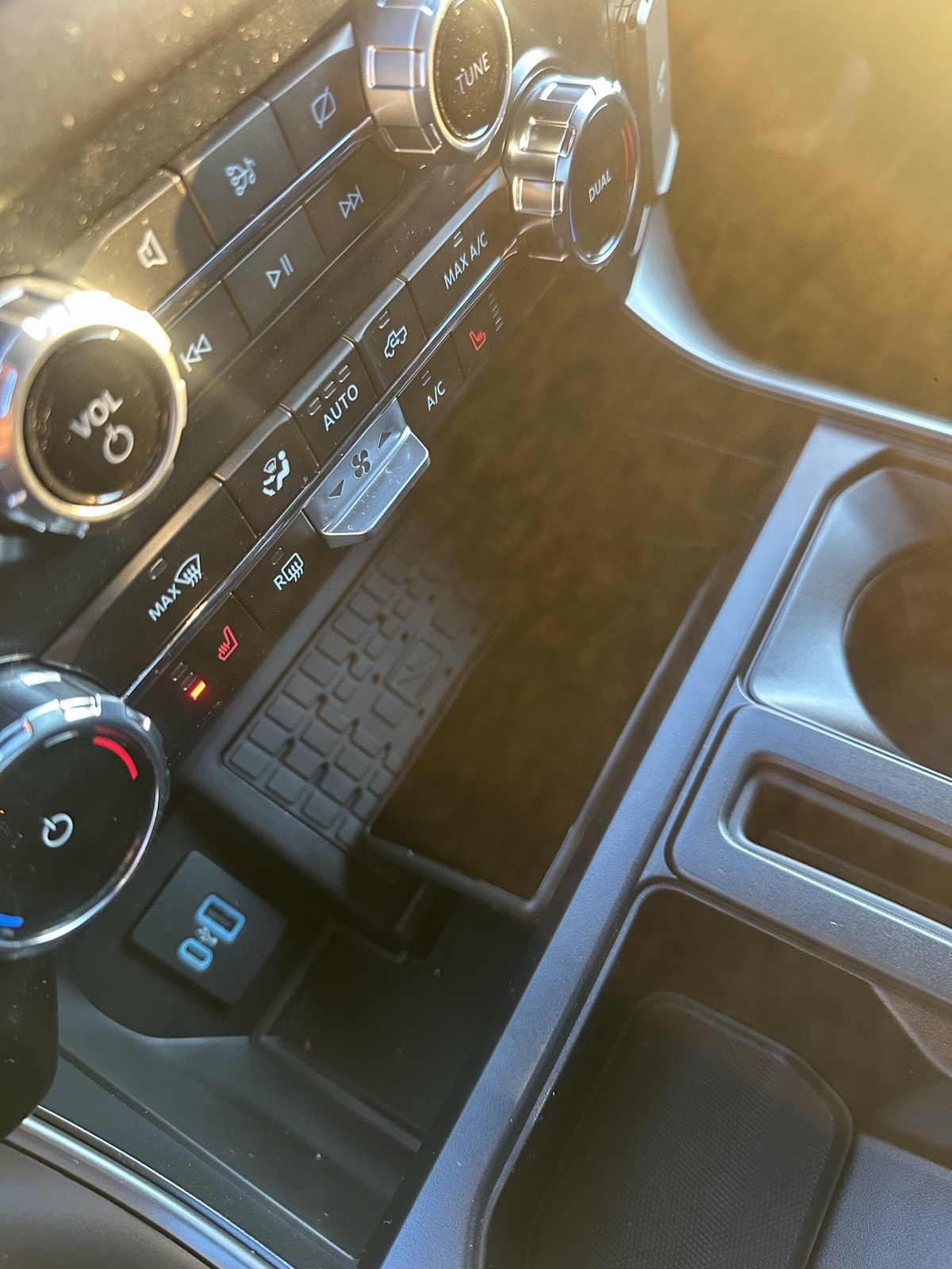 2025 Ford F-650 photo 2