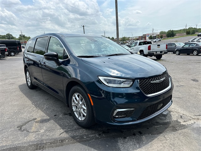 2025 Chrysler Pacifica photo 4