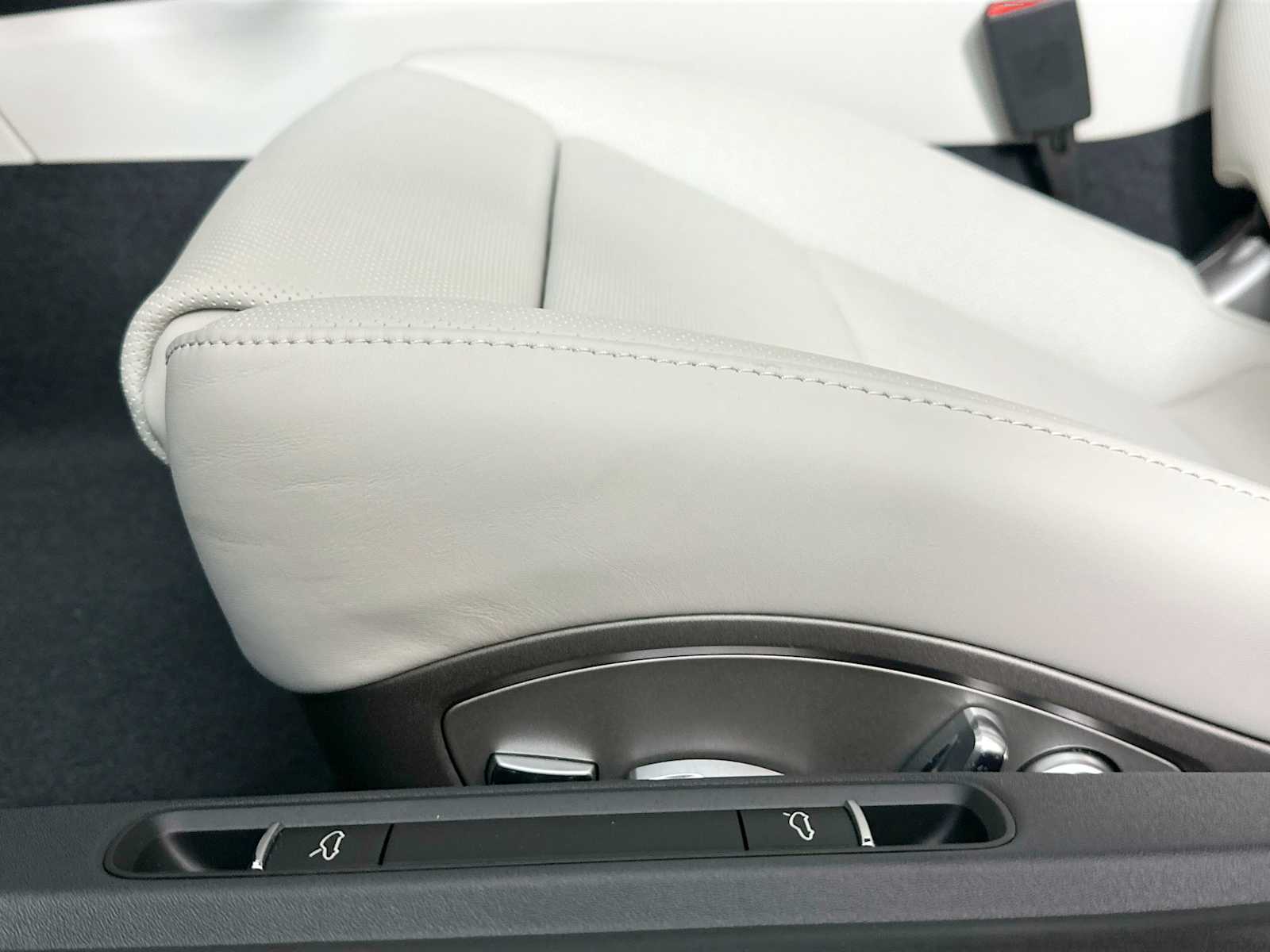 2025 Porsche Cayman Base S photo 12