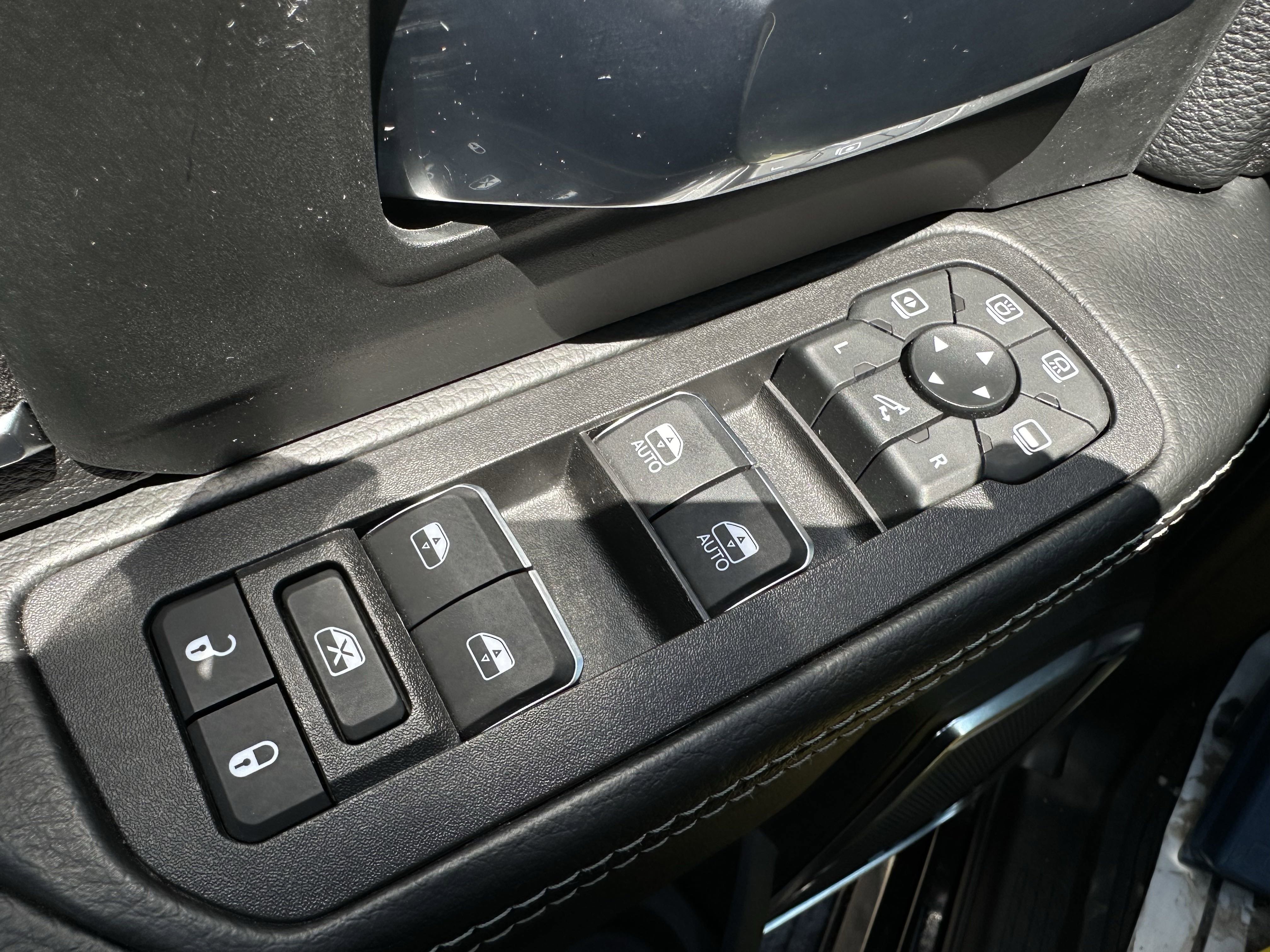 New 2025 Diamond Black Crystal Pearlcoat Ram Laramie image 26