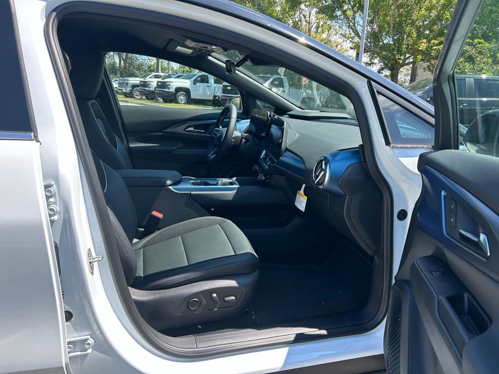 2025 Chevrolet Equinox EV 1LT photo 8