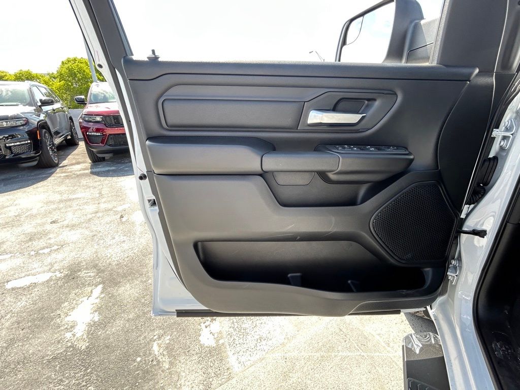 2025 Ram 1500 Tradesman photo 28