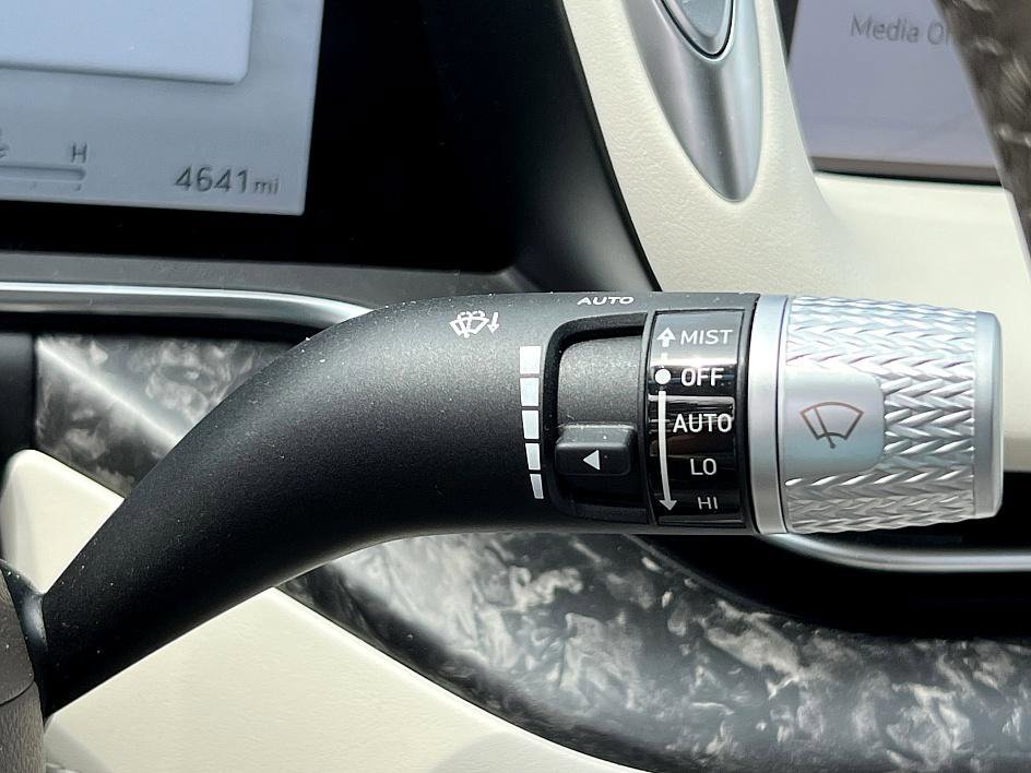 2025 Genesis G90 3.5T E-Supercharger photo 18
