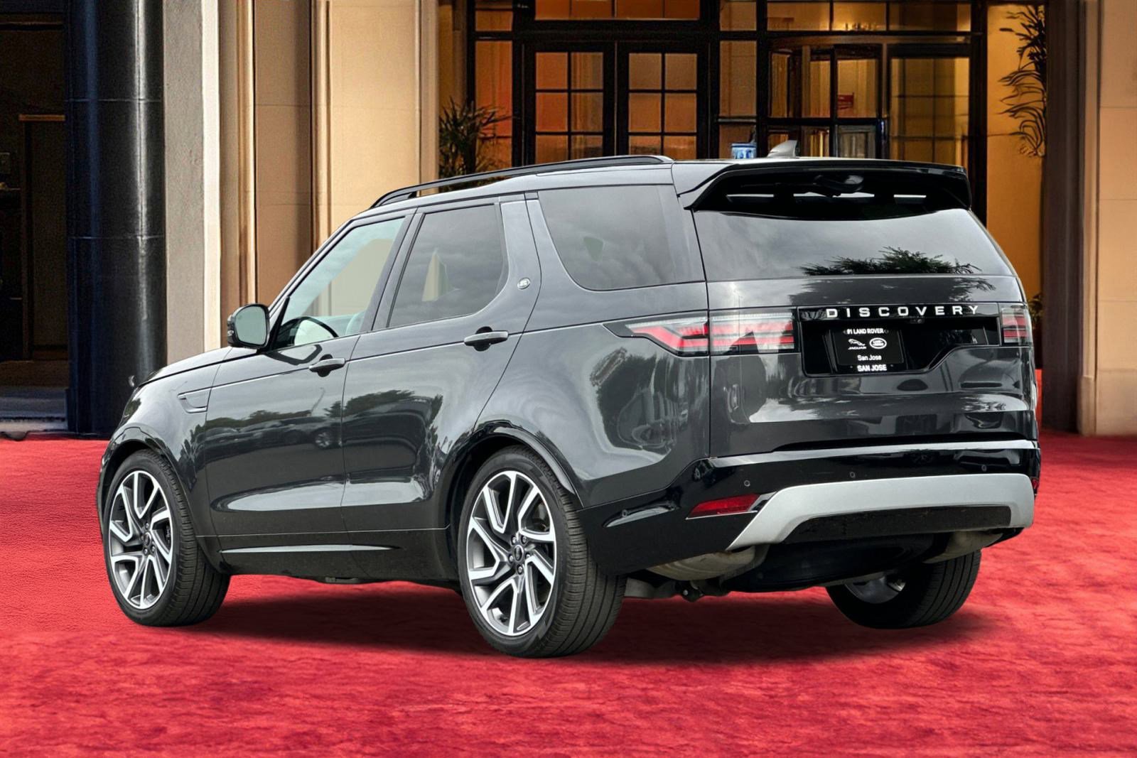 2024 Land Rover Discovery Metropolitan Edition photo 3