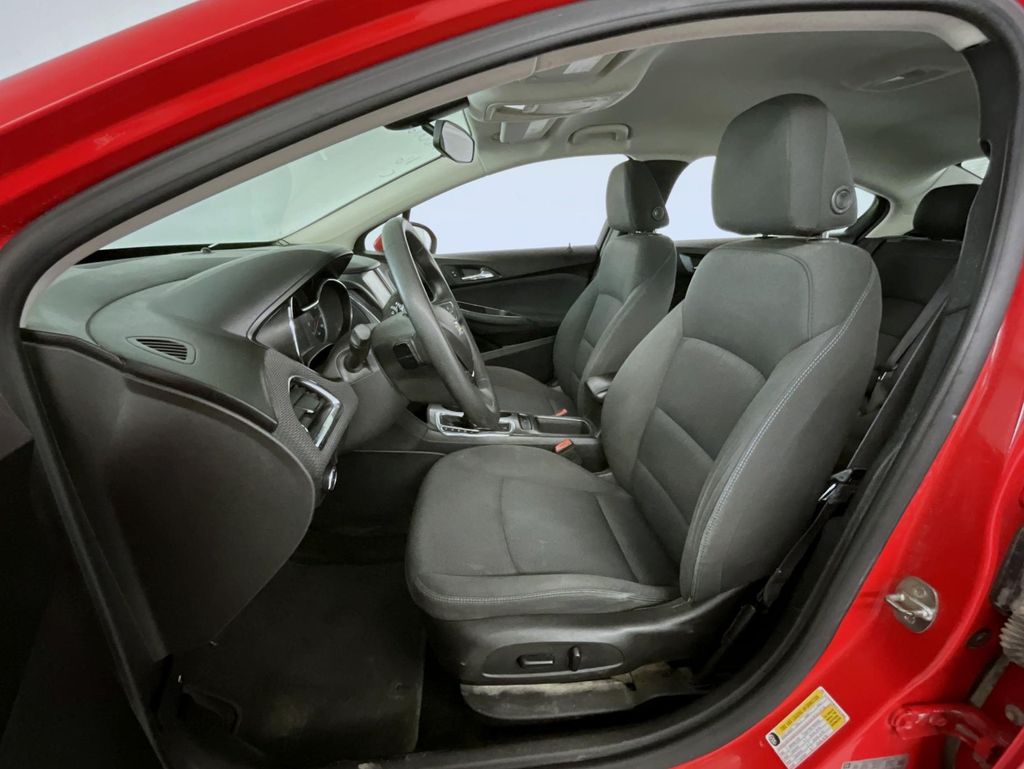 2016 Chevrolet Cruze LT photo 9