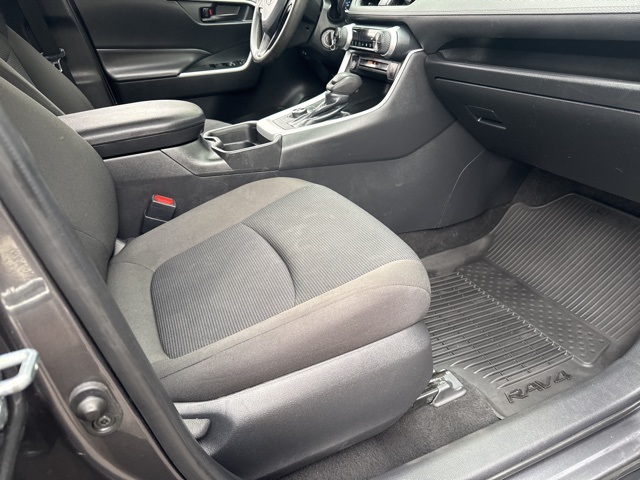 2021 Toyota RAV4 Hybrid LE photo 13