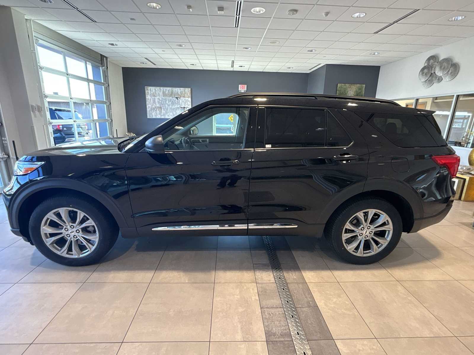 2023 Ford Explorer XLT photo 4
