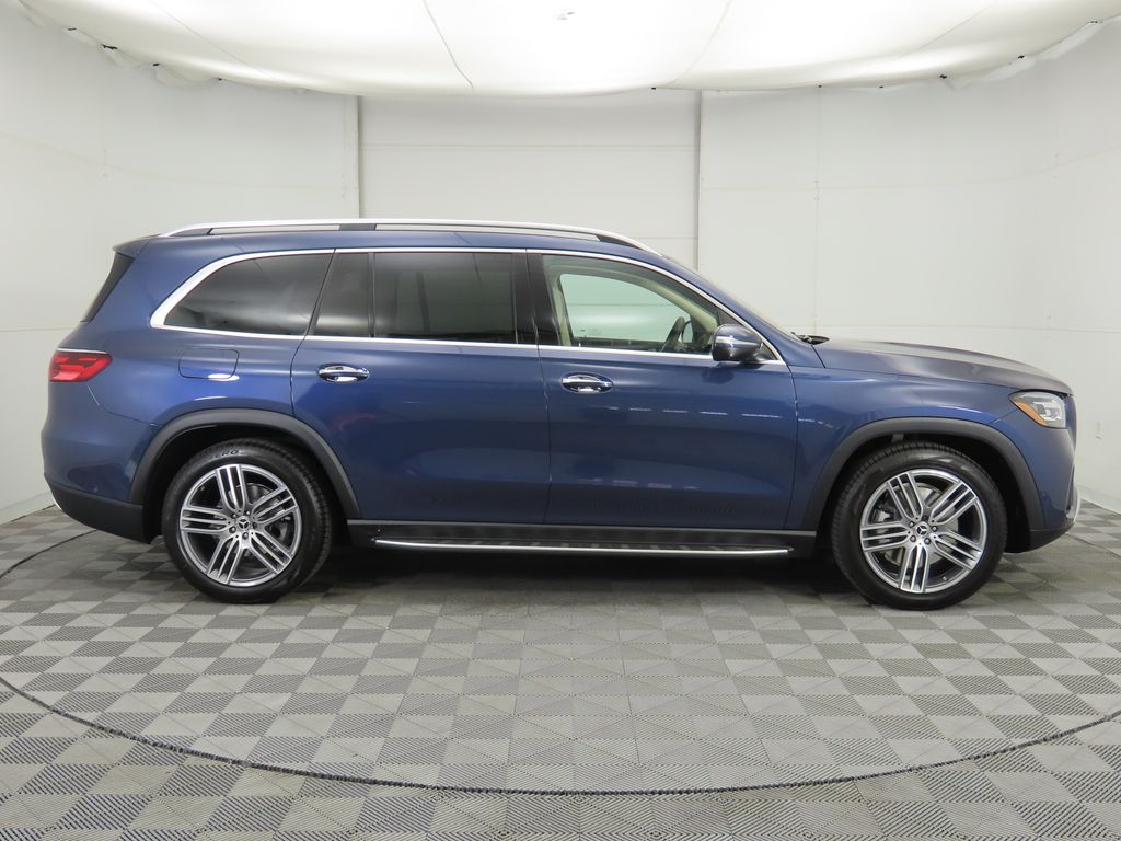 2026 Mercedes Benz GLS 450 4MATIC photo 3
